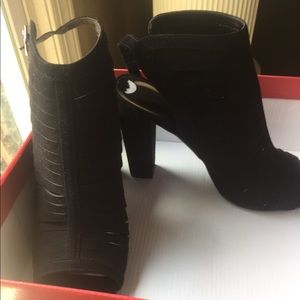 Black heels NWT size 9